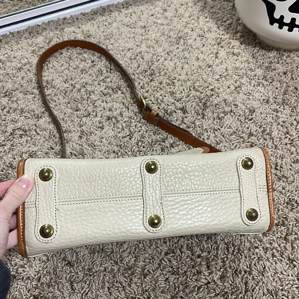 (SOLD) Vintage Dooney & Bourke Crossbody - Picture 4 of 11